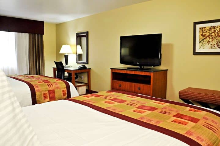 Room 4 of 32