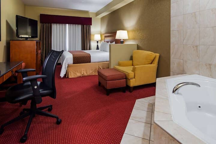 Room 5 of 32